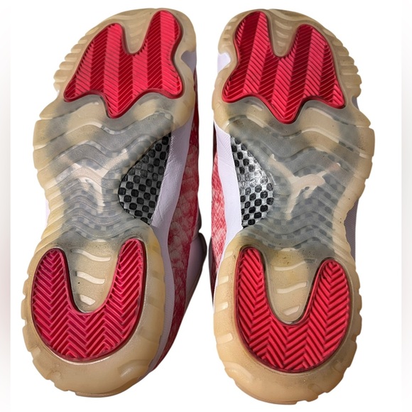 Women's Air Jordan 11 Retro Low, size 9.5 - Picture 12 of 15